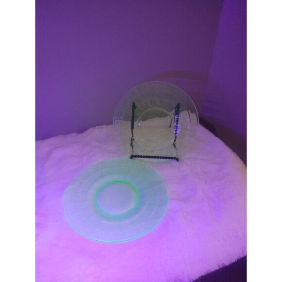 2 Green Block Optic Depression Glass  Plates 6"  Anchor Hocking Vaseline Vintage - Picture 1 of 7